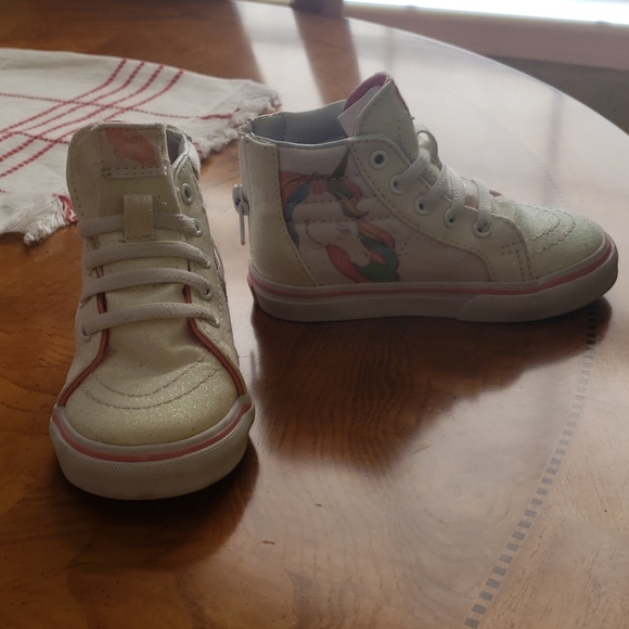 Vans - Picture 2 of 2